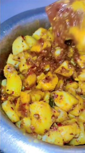 "Masalaydar Khatay Aloo | Street Style Recipe 🔥"