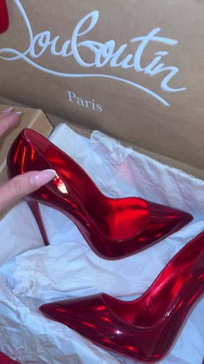 Moderna Pepeljuga: Elegance in Christian Louboutin Heels