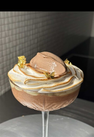 Go ahead. Touch it. #bananas #chocolate #cake Dark chocolate mousse, brownie chunk, fresh banana, banana crisps, vanilla mousse, dark chocolate ice cream, and meringue. Taste 8/10. Visuals ?/10. Recipe link in bio.