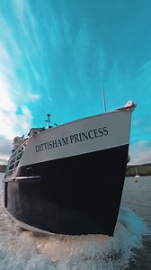 The glistening water, the green scenery, the harbour, the friendly faces. A Saturday morning on The River Dart! Absolutely dreamy. 💫🌴 Dartmouth ⬇️ Totnes Plan your day with us using our website timetables by tapping here: ⚓ https://www.dartmouthrailriver.co.uk/timetables 📸: SunRider Drones #dartmouthsteamrailway #dartmouthriverboats #riverdart #southwest #southdevon #torbay #dartmouth #devon #familymemories #supportlocaldevon #supportdartmouth #explorethedart #steamtrain #steamtrains #steamtr