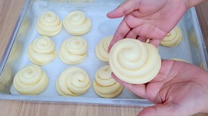 8.5K reactions · 13K shares | PÃOZINHO ENGANA VISITA Vamos fazer um pão bem fofinho? Medida da xícara: 240 ml Ingredientes: 02 ovos 1/2 xícara de açúcar 1/2 xícara de óleo 01 xícara de leite ou água 01 colher ( café ) de sal 01 colher ( sopa) de fermento biológico seco 04 xícaras de farinha de trigo Também estou no youtube: www.youtube.com/gordicesdateka | Gordices da Teka | Facebook