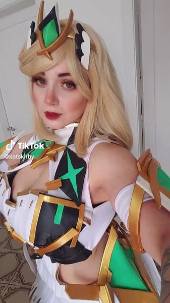 Mythra Cosplay from Xenoblade Chronicles 2