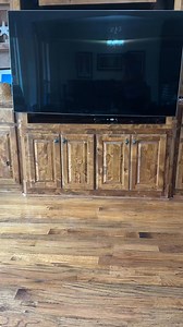 Cómo limpiar la pantalla de la televisión correctamente | Limpiando con Dora