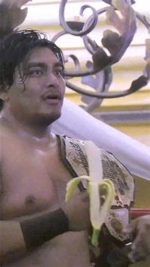 😄 they dont like bananas #luchalibre