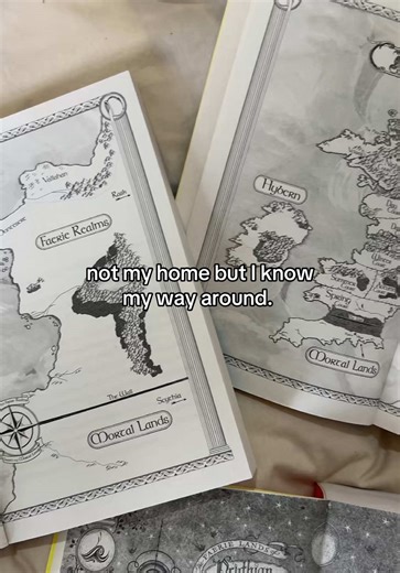 Exploring the Rich Maps of the ACOTAR Series
