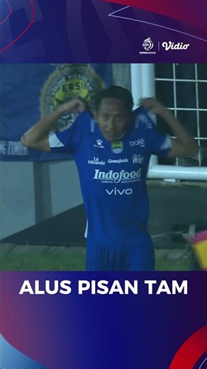 𝗠𝗘𝗡𝗨𝗞𝗜𝗞 𝗧𝗔𝗝𝗔𝗠🤯Etam gave Persib Bandung a temporary lead over the hosts with his spectacular goal💥