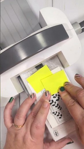 scrappy quilt card-making technique with the True Blue Florals patterned paper from Stampin' Up!®️