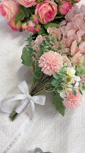 Bouquet Wrapping Made Easy: Perfect Ribbon Trick