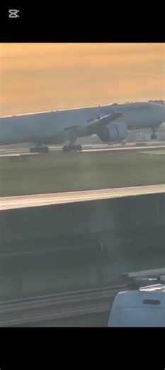 B777 smooth landing ##short #planespoting