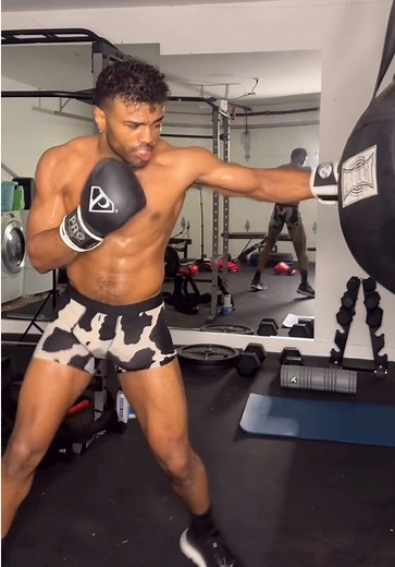 Troy Francisco: Musculação e Boxe na Academia