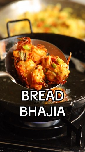 How to Make Crispy Onion Bhajia with Leftover Bread - Indian Restaurant Style