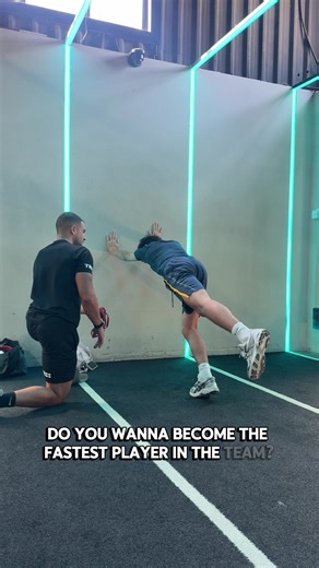 Linear Speed session for ATHLETES. Start off with some activation and mobility before you go into the wall drills so your body is ready to perform. Workout Drills: Single switch Banded knee drive Double switch Max effort sprint (5s) 2-3 sets (6-8 each leg) Accelerations 3x20m 2 point start 3x20m 3 point start 3x20m falling start 30-60s rest between reps 2-3 minutes rest between sets For tailored 1-2-1 online coaching drop me a DM if your ready to become more athletic 💪🏽