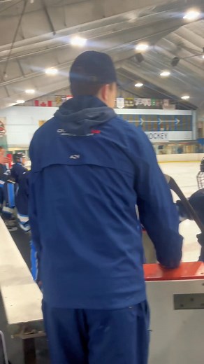 What happens behind the bench matters. Coaches aren’t just calling lines - they’re teaching, supporting, building confidence, and helping players grow shift by shift. In this post featuring our 2013 Team and Coach Welsh, we’re sharing 7 Ways Great Coaches Build Great Players - and how those in-between moments behind the bench can make all the difference. 💬 Tag a coach who makes this kind of impact. #OutsideEdgeHockey #SpringHockey #YouthHockey #PlayerDevelopment #HockeyCoaches #BehindTheBench #