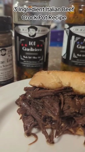 easy crock pot Italian beef recipe #chuckroast #crockpotrecipe #italianbeef #chicagojohnnys #beefsandwich #sandwich