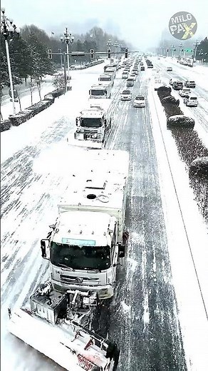 How Do Snow Sweepers Clear Highways So Fast? ❄️🚛💨
