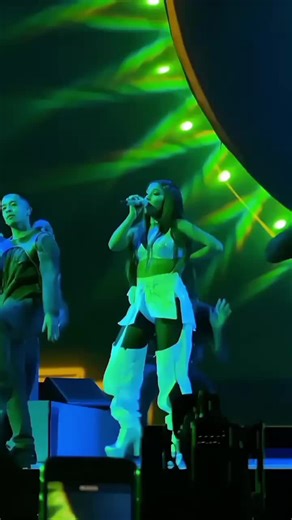 Ariana Grande Performs 'Fake Smile' Live in Miami