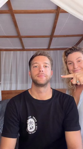 On parle beaucoup de massages, de rollers et de gestes “tendances”. Mais très peu de ces zones-là. Celles qui dégonflent vraiment, qui apaisent profondément, et qui recalibrent le système nerveux en quelques secondes. Dans ce réel, je vous montre : • comment activer les surrénales pour faire tomber le stress et le gonflement, • comment stimuler la colonne vertébrale énergétique le long de l’arête du nez — plexus solaire, pancréas, système nerveux, • où se trouve le point du cœur, celui qui libèr