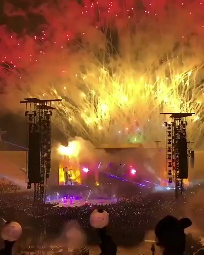 The fireworks are beautiful 🥺 #speakyourself #speakyourselftour #btsconcert #bts #btsarmy #bangtan #lovebts