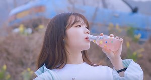 Jung Eunji (Apink) dévoile le MV de « The Spring » (feat. Hareem)