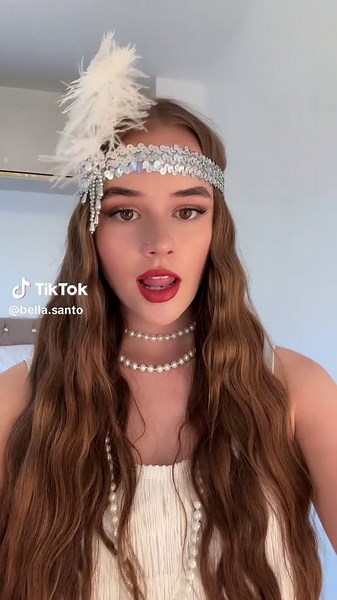 Flapper Girl Fashion: Embrace the 1920s Style