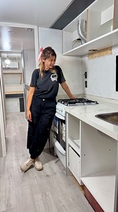 La cocina de nuestro motorhome va tomando forma con la mesada de @purastone.arg 🤩❤️ Qué opinan de esta transformación? Los leo! 🫶🏼 #remodelacion #antesydespues #diy #antesydespuesdeco #motorhome #camper #vivirviajando | Aylu Lescano