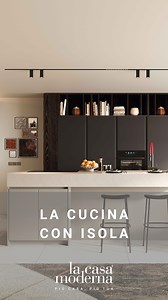 Sogni una cucina con isola bella e funzionale? Risultato garantito con questa composizione bicolore dal design moderno! 😉 ⁠ Vieni in negozio e progettiamo insieme la cucina dei tuoi sogni! Scopri il punto vendita La Casa Moderna più vicino a te: lacasamoderna.com/store-locator/ #LaCasaModerna⁠ #PiùCasaPiùTua #interiordesign #homedesign #arredamento #arredarecasa #home #design #madeinitaly #cucina | La Casa Moderna