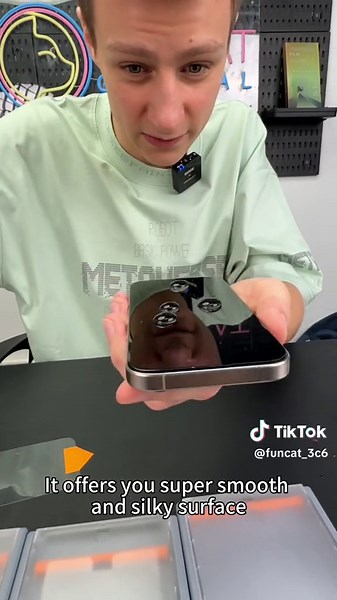 FUNCAT Cabin: Easy Screen Protector Application