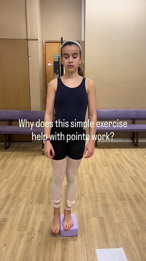 🩰 Balance, alignment & control! 🩰 This simple-looking exercise is so important for pointe work and dance technique in general. 💪 By balancing on one leg with the other extended, dancers are training: ✨ Core stability – to keep the body centred and supported. 🦵 Hip alignment – making sure the pelvis doesn’t drop or twist. 👀 Spotting & focus – turning the head slowly challenges balance just like in pirouettes! Strong, stable balance = safer pointe work, cleaner turns, and more control in ever
