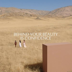 27K views · 30 reactions | Enhance your natural beauty with the #1 foundation in the U.S.*! ✨ Double Wear Stay-in-Place Makeup goes way beyond just matching your skintone, it offers a lightweight cashmere matte, 24-hour coverage, that controls oil and shine so all your best features standout.✨ | Estee Lauder | Facebook