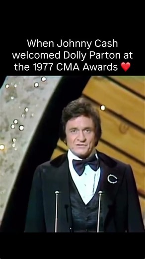 When Johnny Cash welcomed Dolly Parton at the 1977 CMA awards