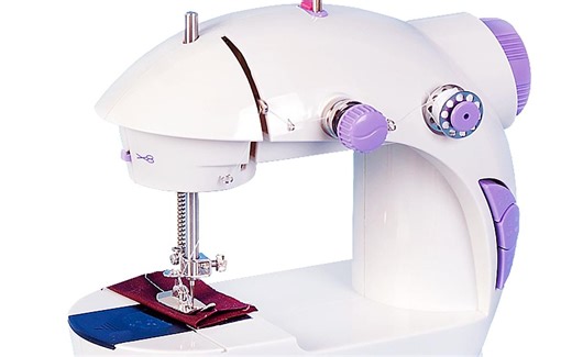 家用迷你缝纫机安装面线和底线