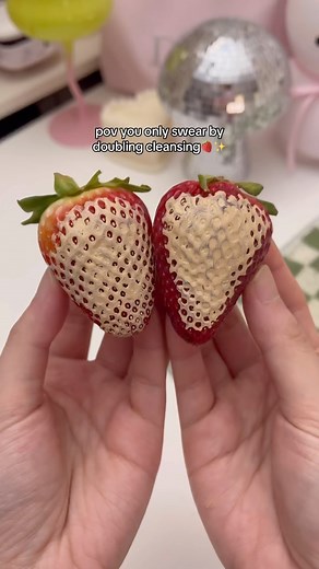 pov: you only swear by double cleansing to avoid clogged pores 💕 An easy comparison on strawberries☺️Though it may not accurately depict human pores, it provides a good example of removing makeup, dirt & sunscreen using a single cleanse vs a double cleanse with both an oil cleanser & a gel cleanser 🥰 Products: Anua Heartleaf Oil Cleanser Cleansing Foam #doublecleanse #doublecleansing #cloggedpores #cloggedporesnomore #cleansingbalm #cleansingoil #cleansingfoam #skincare #skincaretips #acnetips