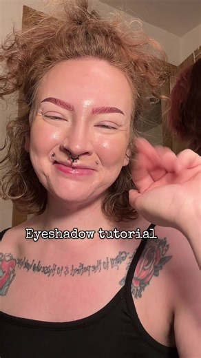 Christmas eyeshadow tutorial @SnarlsBox glitter 😍#eyeshadowtutorial #christmasmakeup