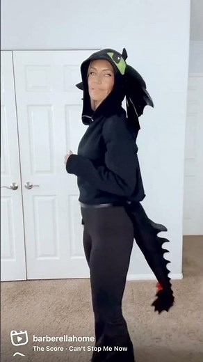 DIY Toothless costume and the rest of the How to train your dragon crew.