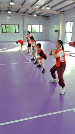 简易版相扑蹲，在家就能练起来 #中考体育#暑假训练