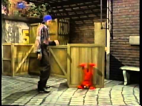 Sesame Street - Elmo Stands On His Head/Bob Babysits Natasha