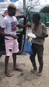 This Made Me Shared Tears 😢 This Is The Real Meaning Of Fathers Day, Is Not Only Your Father You Need To Show Love To Also Show To Other Fathers Out There pls Shared To Inspire Others❤ God Bless You For This Bro Don Gill Sneh | Fazzykizz CRIB