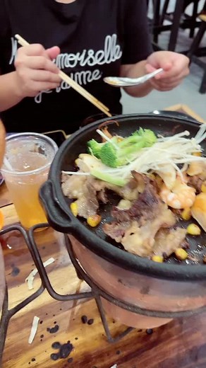 Delicious Hot Pot Dining Experience