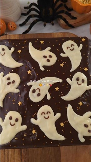 This is your sign to make cute ghosty brownies for halloween 🎃👻✨🍫