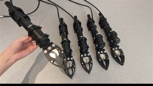 水下机器人ROV双自由度机械手，每一个动作都流畅且精准，可视化界面更是一绝，实时反馈机械手运作状态！