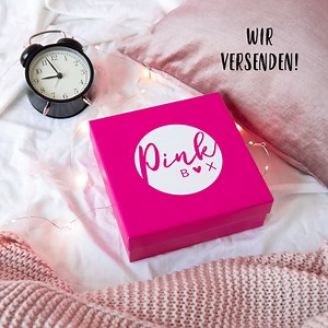 Juhu, heute wird endlich unsere neue Pink Box verschickt! 😍 Seid ihr schon gespannt? Ihr könnt euch auf jeden Fall auf super tolle Produkte freuen. 😚🎀 | Pink Box
