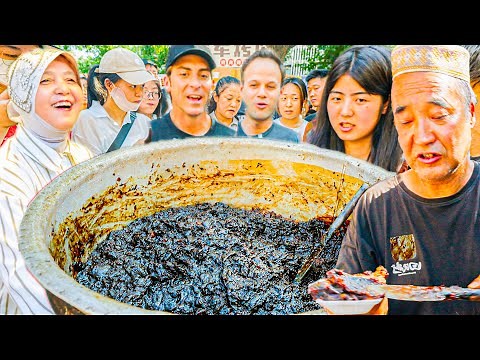 I ate Muslim Chinese Street Food in Xi'an, China!