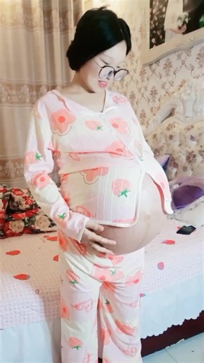 Chinese Women Pregnant with Twins: An In-Depth Look