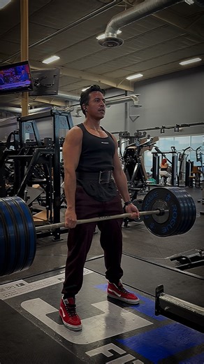 Roberto Martinez on Instagram: "Bulking season in full swing #deadlift #manicmonday #kanerodriguez #sevolvieronlocos #gym #gymlife #trainer #training #personaltrainer #personaltraining #workout #noflex #nofilter #venividivici #chicostoxicos"