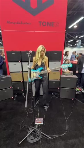 Chill bass moment with Blu DeTiger at NAMM 2026. #NAMM #NAMM2026 #BluDeTiger #BassPlayer #BassGuitar