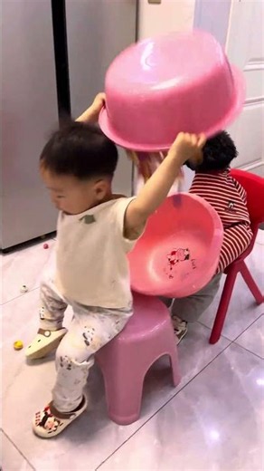 Haha, chú chó ngơ ngác rồi #cuộc sống hài hước của trẻ em