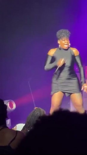Fantasia always coming with a good WORD! 👏🏾 Tatted up preacher sounds about right! 👏🏾 FantasiaOfficial.com #Fantasia #music #Live #concert #rnb #tickets