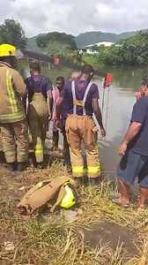 With the help of Police officers and the National Fire Authority Fire fighters, the vehicle that rolled into the Labasa River was retrieved. This happened between 1.30pm to 2.30pm today. Video: Ashmita Prasad | Fiji Sun Labasa Office | Fiji Sun
