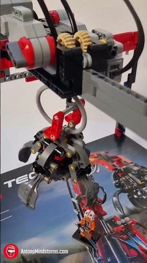 Master Luke is in trouble with a single motor LEGO MINDSTORMS EV3 gripper claw!