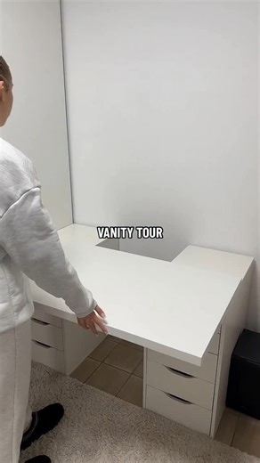 Vanity Tour 💗✨ Hey girlies! Here’s a full look at my new vanity setup 💄— it’s super spacious, fits all my makeup and skincare, and makes getting ready every morning feel like a princess moment 👑🪞 It’s literally a must-have for any girly room! 💗 If you want the link to this vanity, comment “vanity” below 📥 Follow me to receive the link directly in your DMs! Tags: #vanitysetup #makeupvanity #vanitytour #girlyroomdecor #vanitymirrorwithlights #cozyroomaesthetic #roominspo2025 #girlsroomideas 